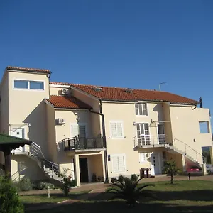 https://villa-drei-palmen.hotelinzadar.com