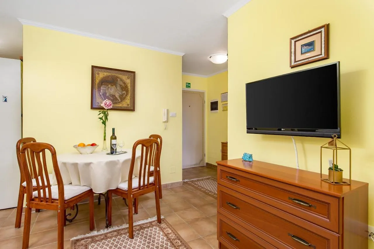 Apartments Villa Nora Rijeka 0*,